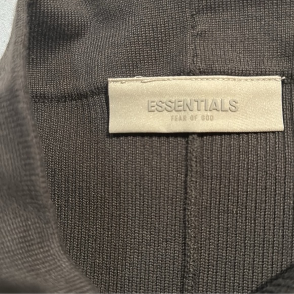 ESSENTIALS FEAR OF GOD GRAY RIB SHORTS - Picture 5 of 6